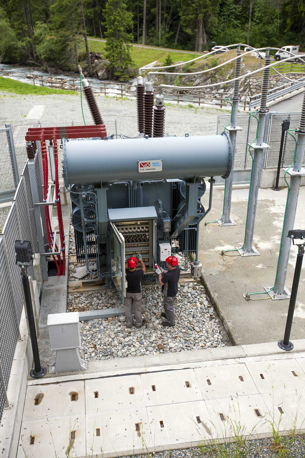 Trasformatore Centrale produzione energia verde idroelettrica di Torrent 